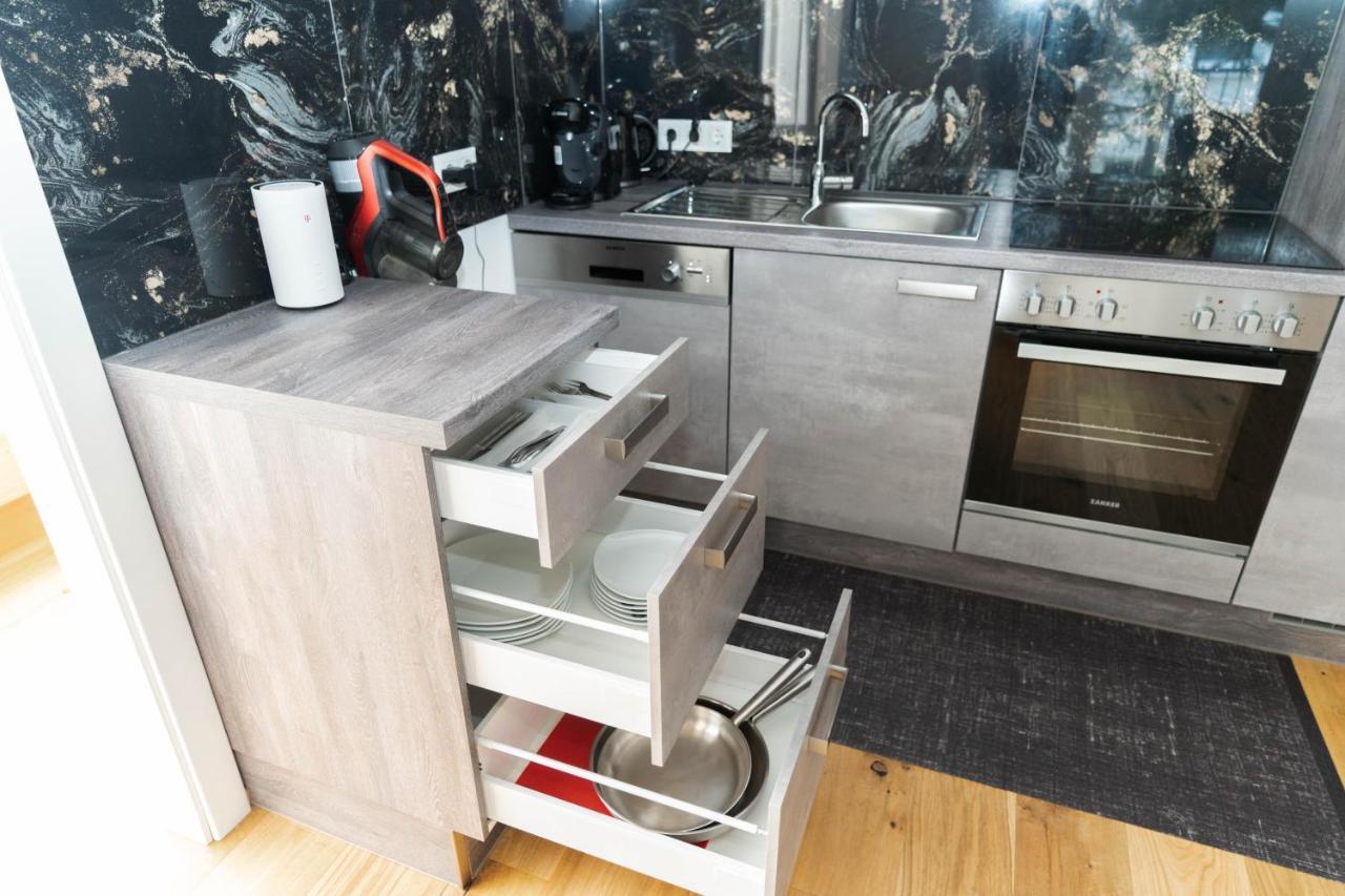 Luxurious Apartment With Big Balcony Near City Center Viena Exterior foto
